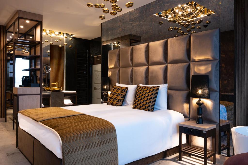 Art Suites Hotel